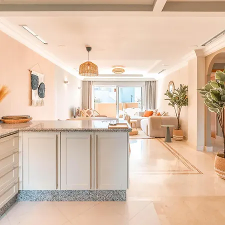 Stylish Aloha Hill Club - Tcm *