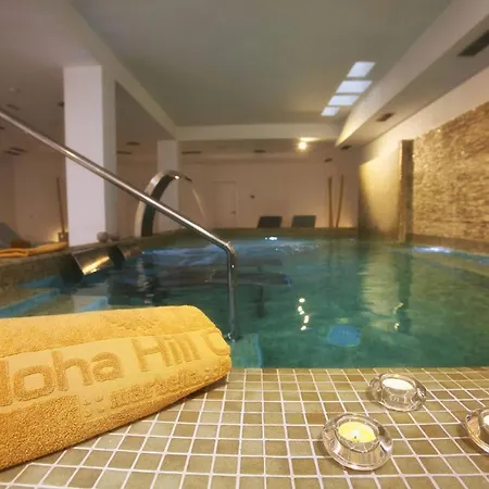 Stylish Aloha Hill Club - Tcm